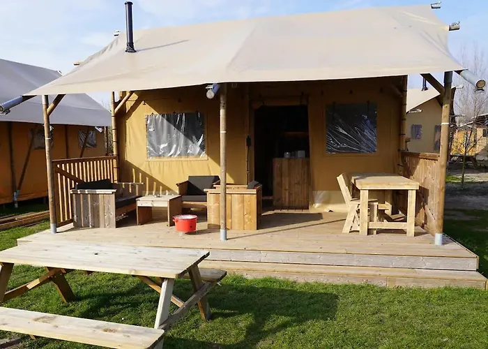 Glamping Met Bar En Prive Sanitair Voor 5 Personen Sneezy