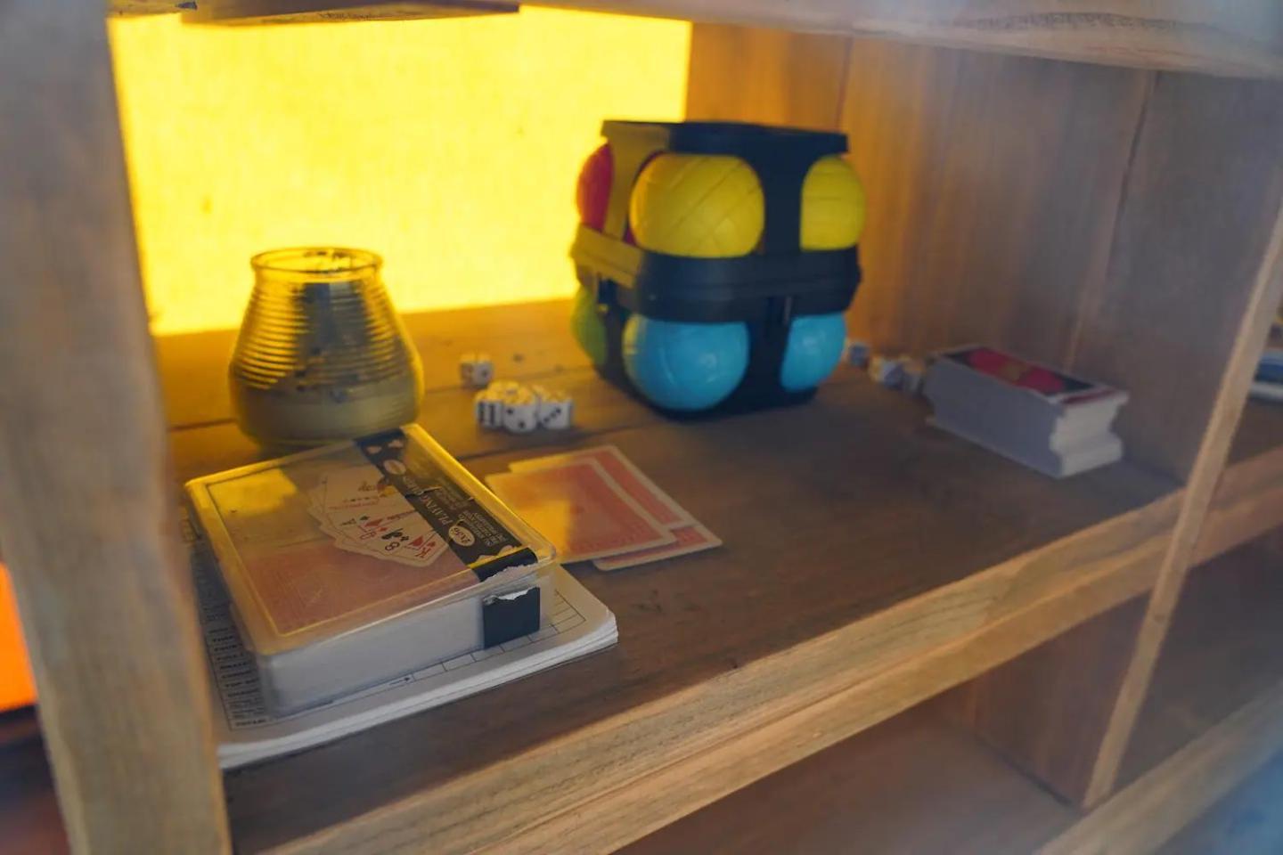 Tente de luxe Glamping Met Bar En Prive Sanitair Voor 5 Personen Sneezy Behelp