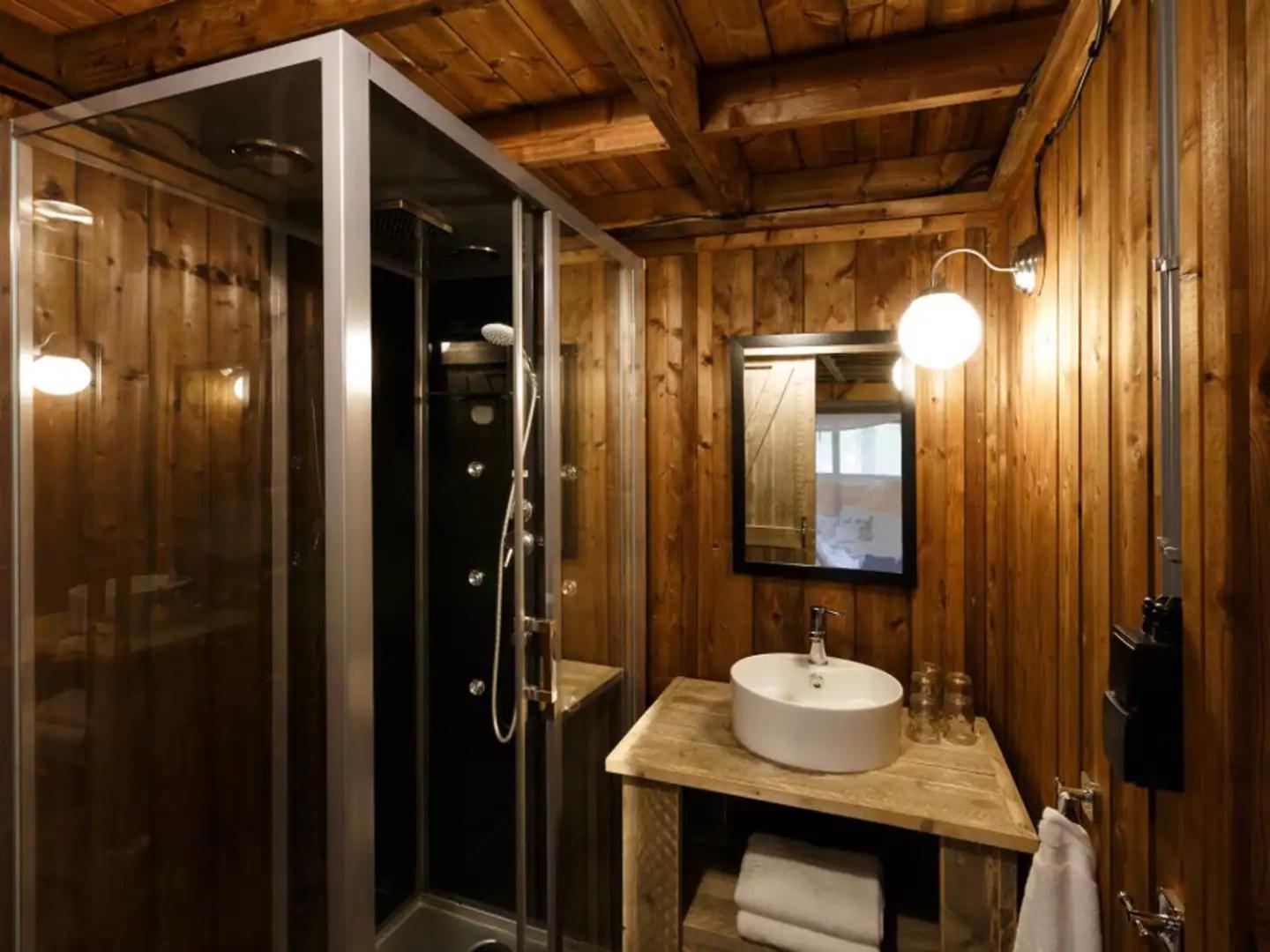 Glamping Met Bar En Prive Sanitair Voor 5 Personen Sneezy