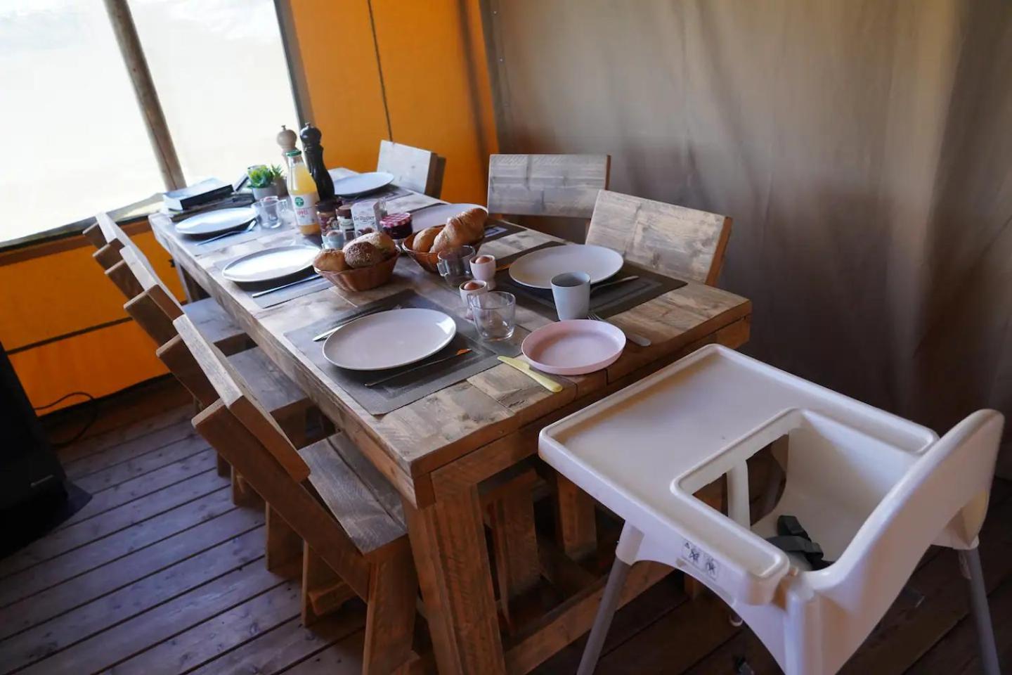 Glamping Met Bar En Prive Sanitair Voor 5 Personen Sneezy Behelp