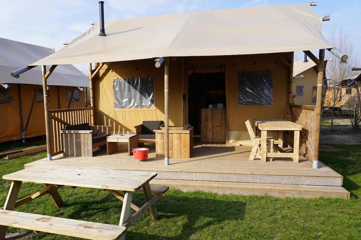 Glamping Met Bar En Prive Sanitair Voor 5 Personen Sneezy Behelp